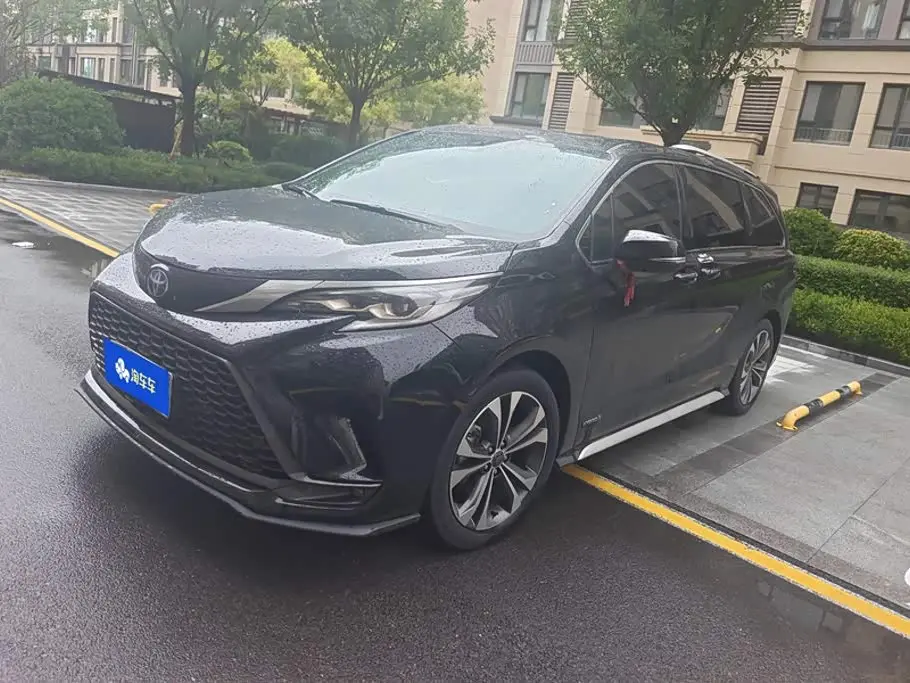Toyota Granvia 2023 — Photo 1/16