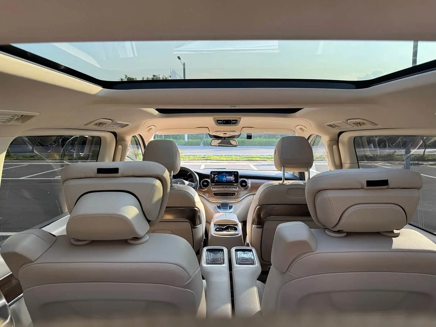 Mercedes-Benz V-Class 2022 — Photo 15/20