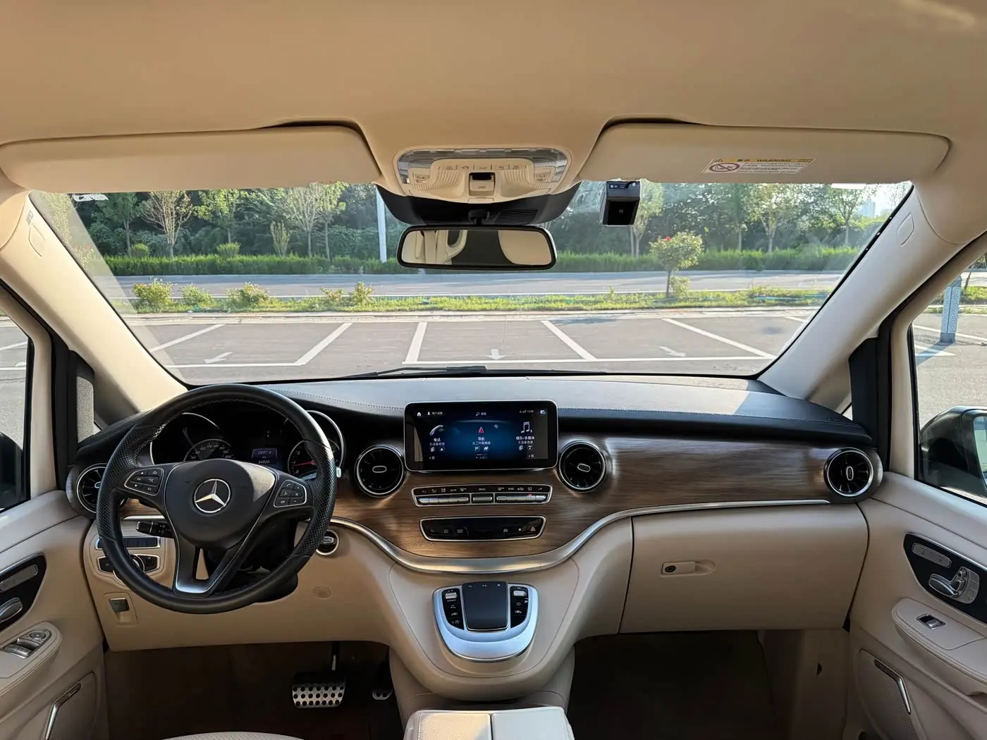 Mercedes-Benz V-Class 2022 — Photo 17/20