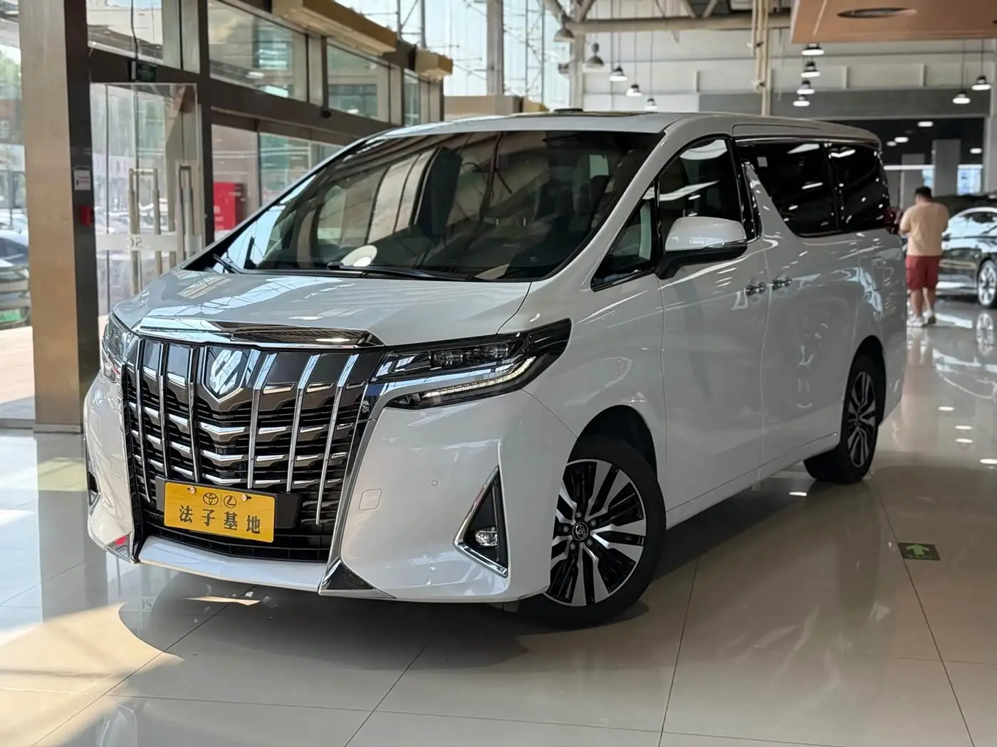 Toyota Alphard, 2018
