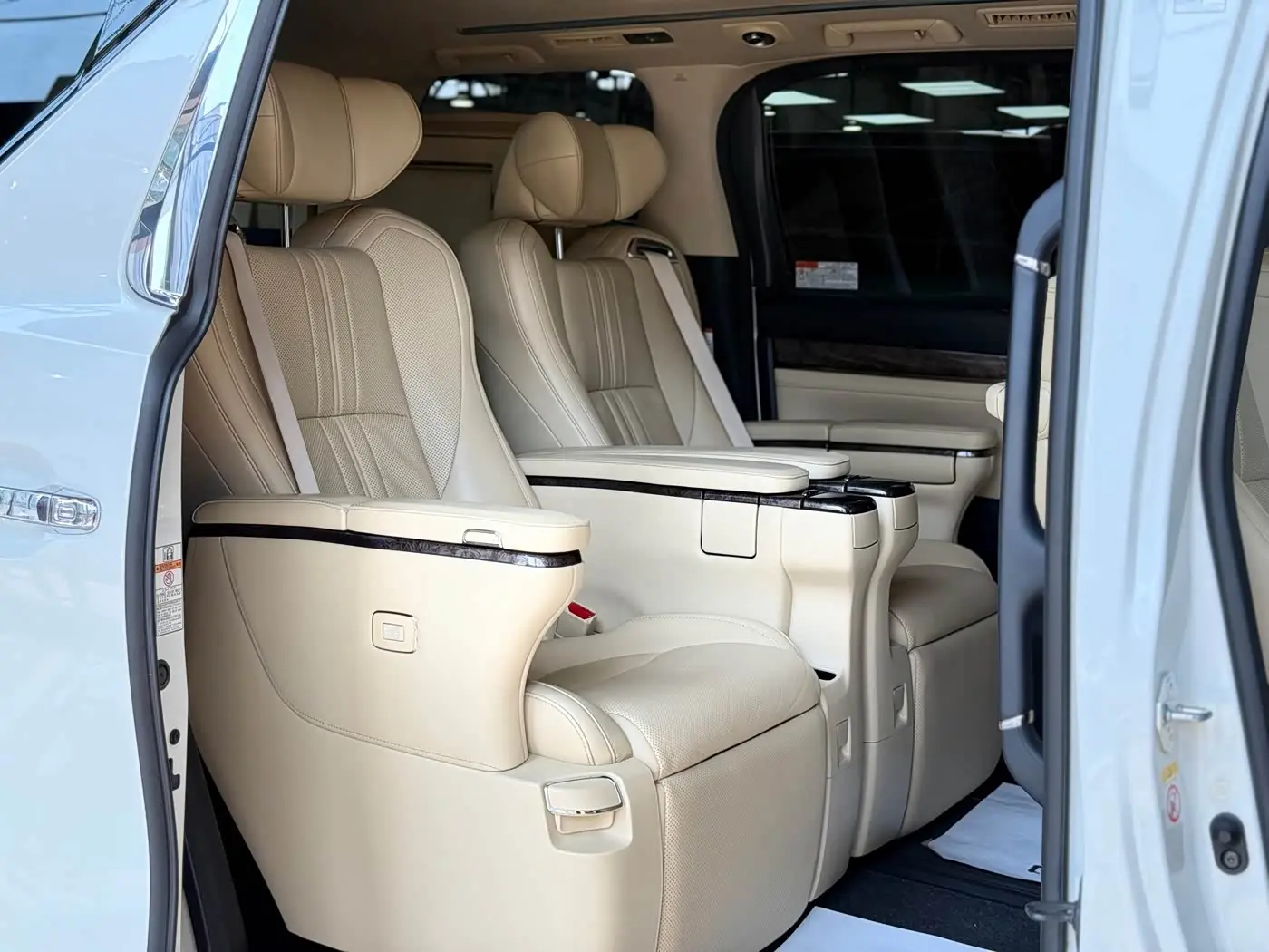 Toyota Alphard 2018 — Şəkil 13/20