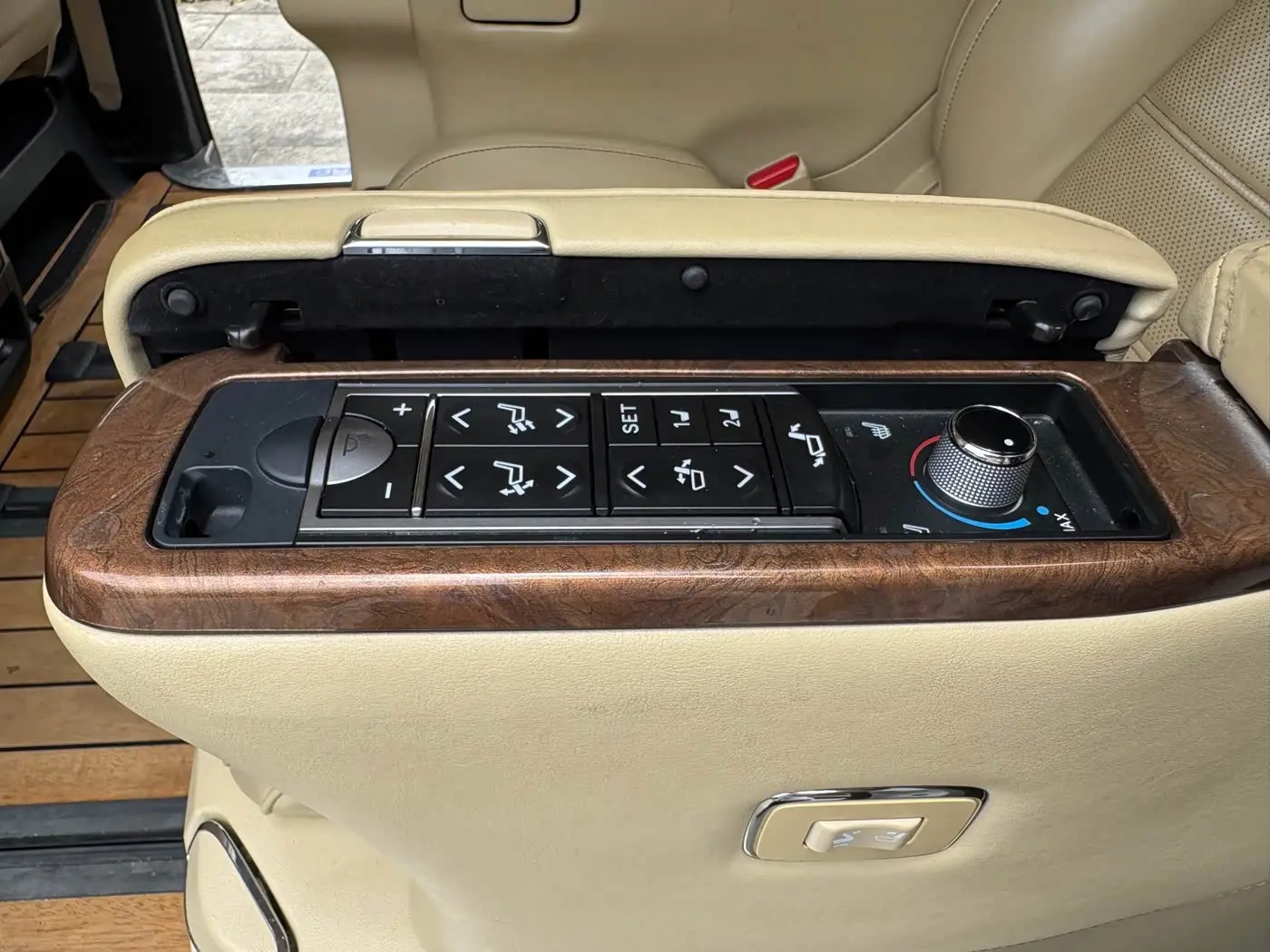 Toyota Alphard 2016 — Photo 14/19