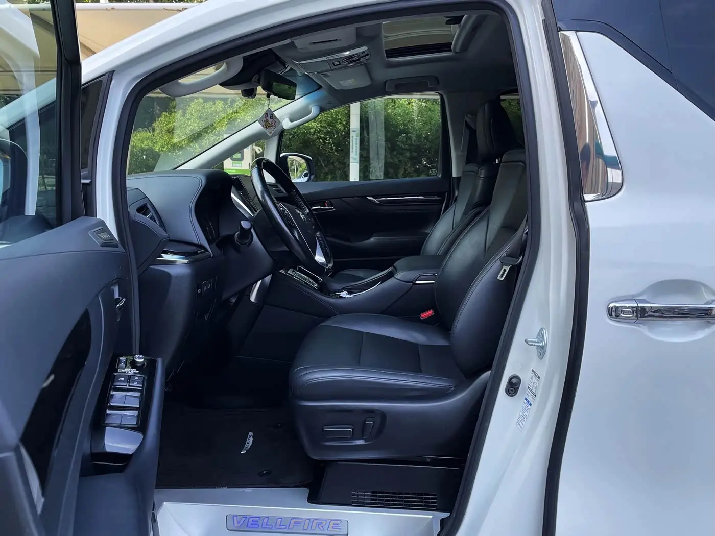 Toyota Vellfire 2022 — Photo 8/20