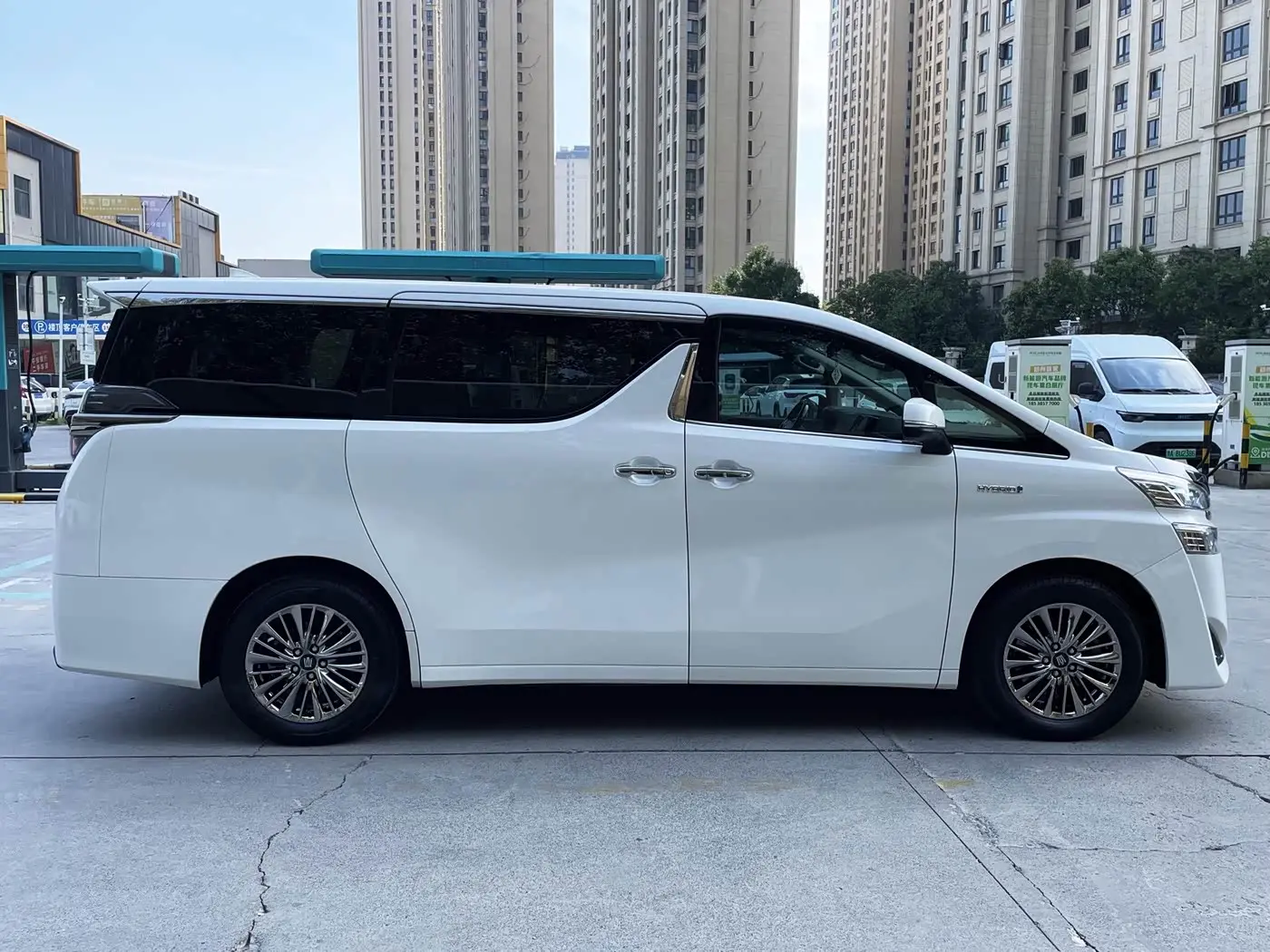 Toyota Vellfire 2022 — Photo 6/20