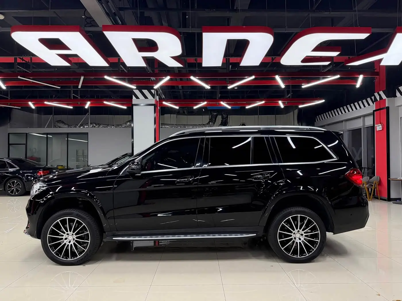 Mercedes-Benz GLS 2016 — Photo 7/20