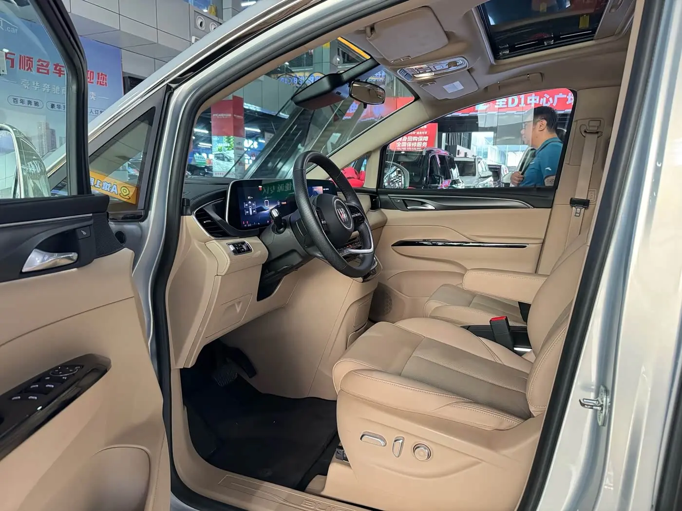 Buick GL8 New Energy 2025 — Фото 15/20