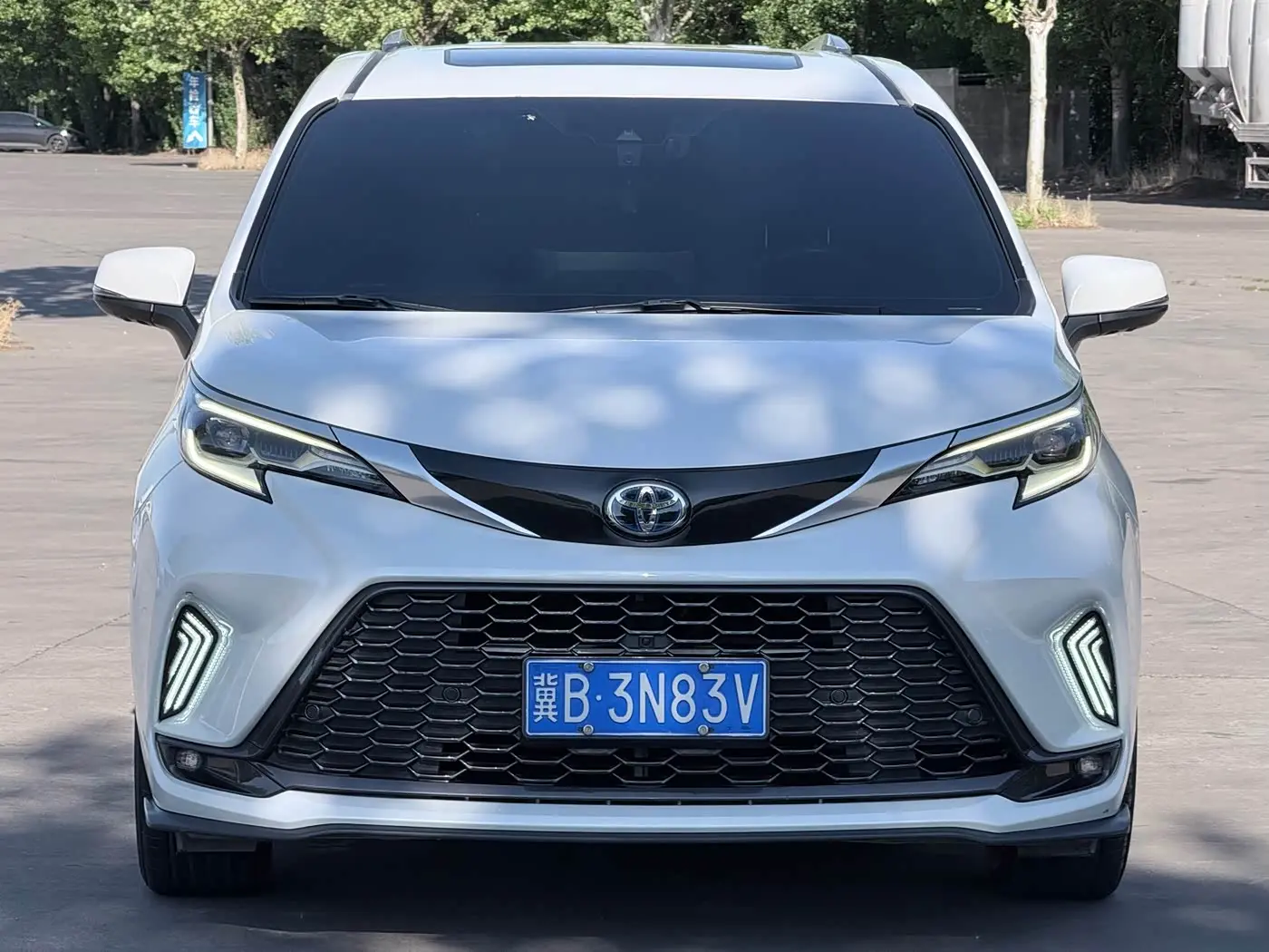 Toyota Granvia 2023 — Şəkil 2/11