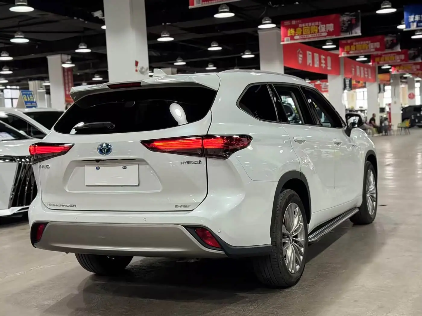 Toyota Highlander 2023 — Şəkil 5/9