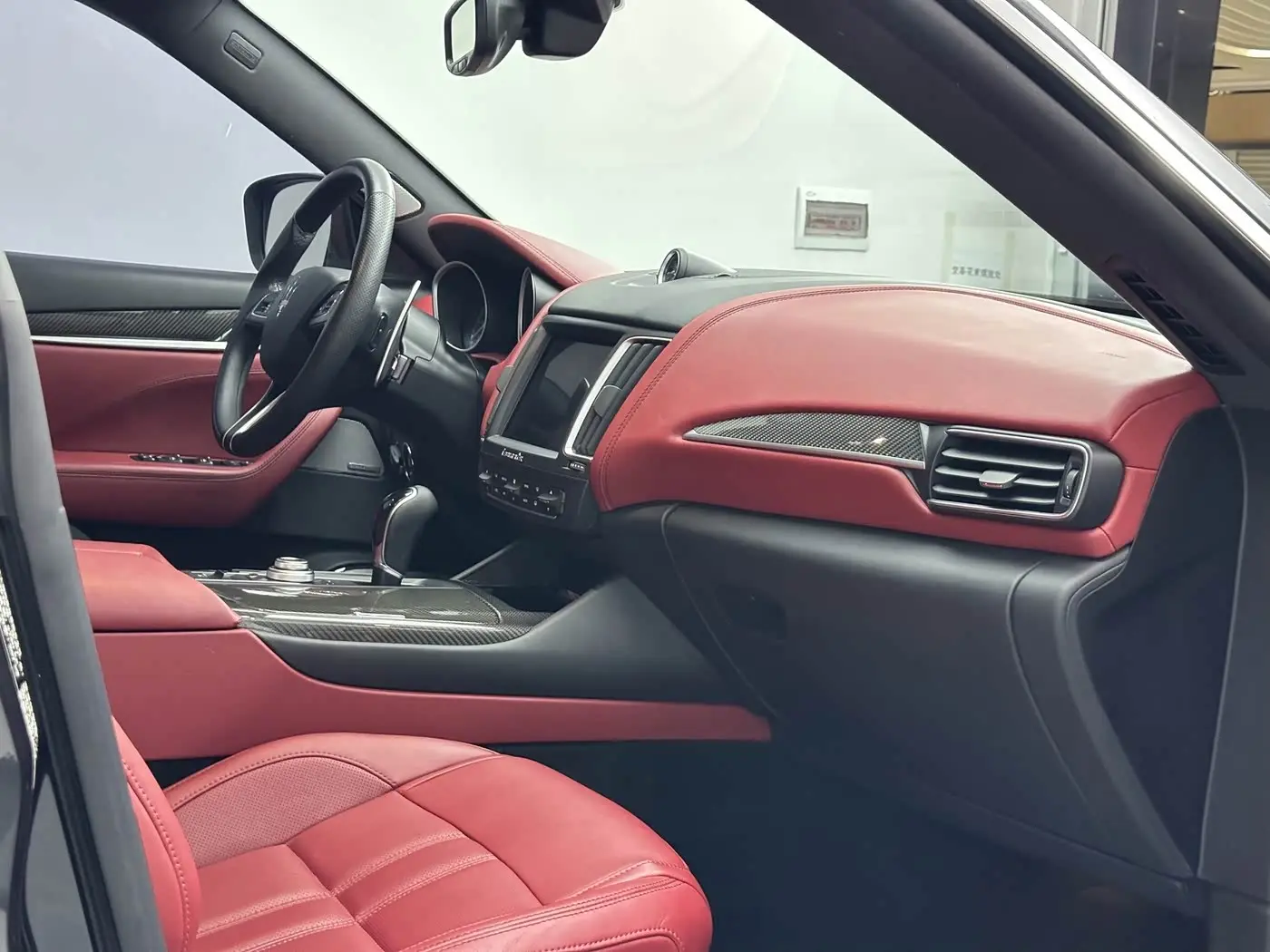Maserati Levante 2017 — ფოტო 15/20