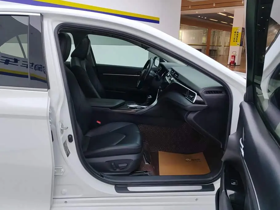 Toyota Camry 2019 — Şəkil 8/16