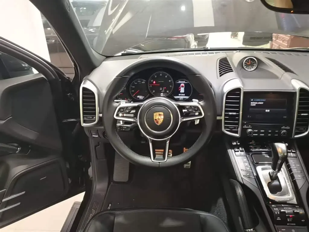 Porsche Cayenne 2016 — Photo 11/20