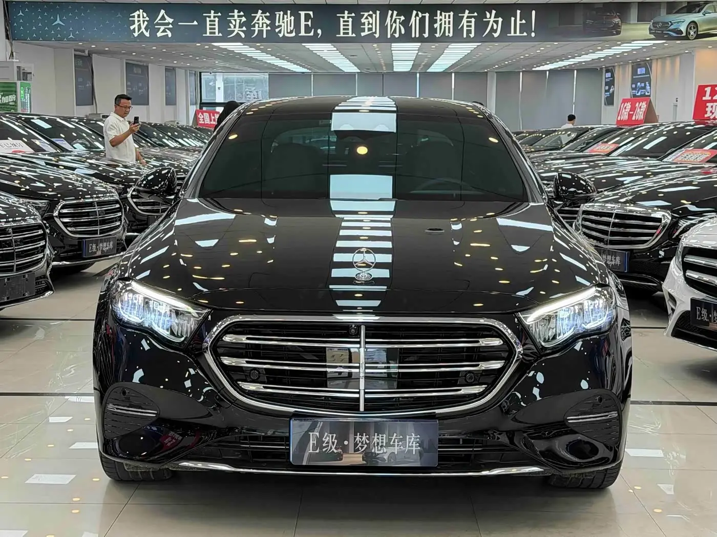 Mercedes-Benz E-Class 2025 — Photo 1/20