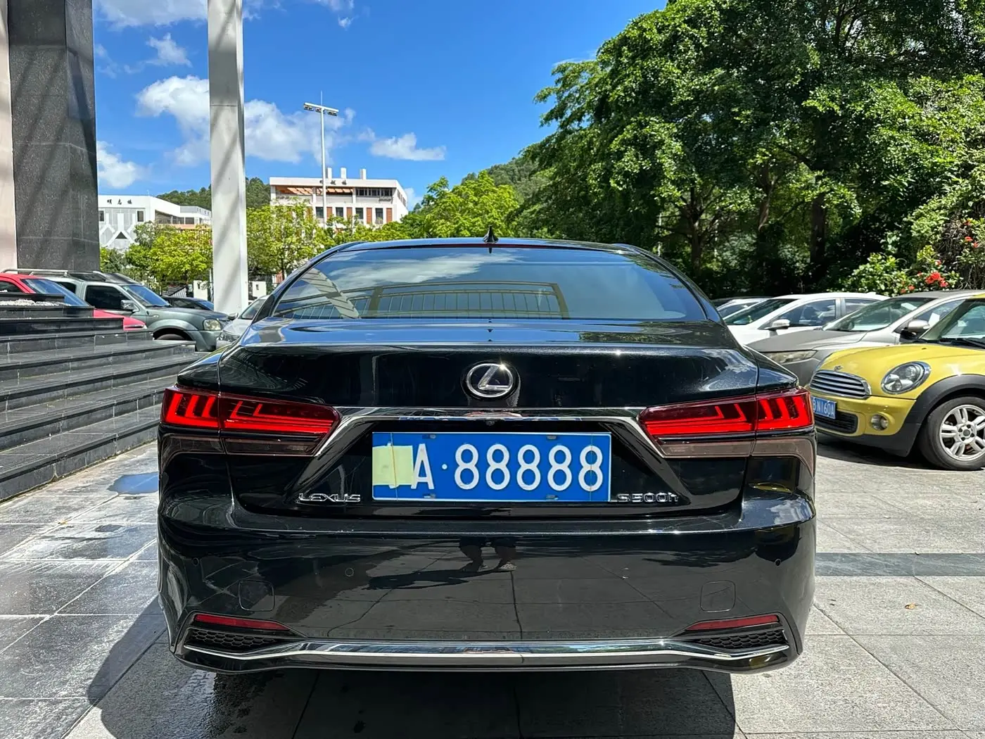 Lexus LS 2021 — Photo 8/9