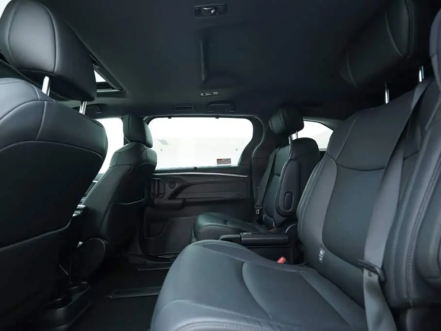 Toyota Sienna 2023 — Şəkil 19/19