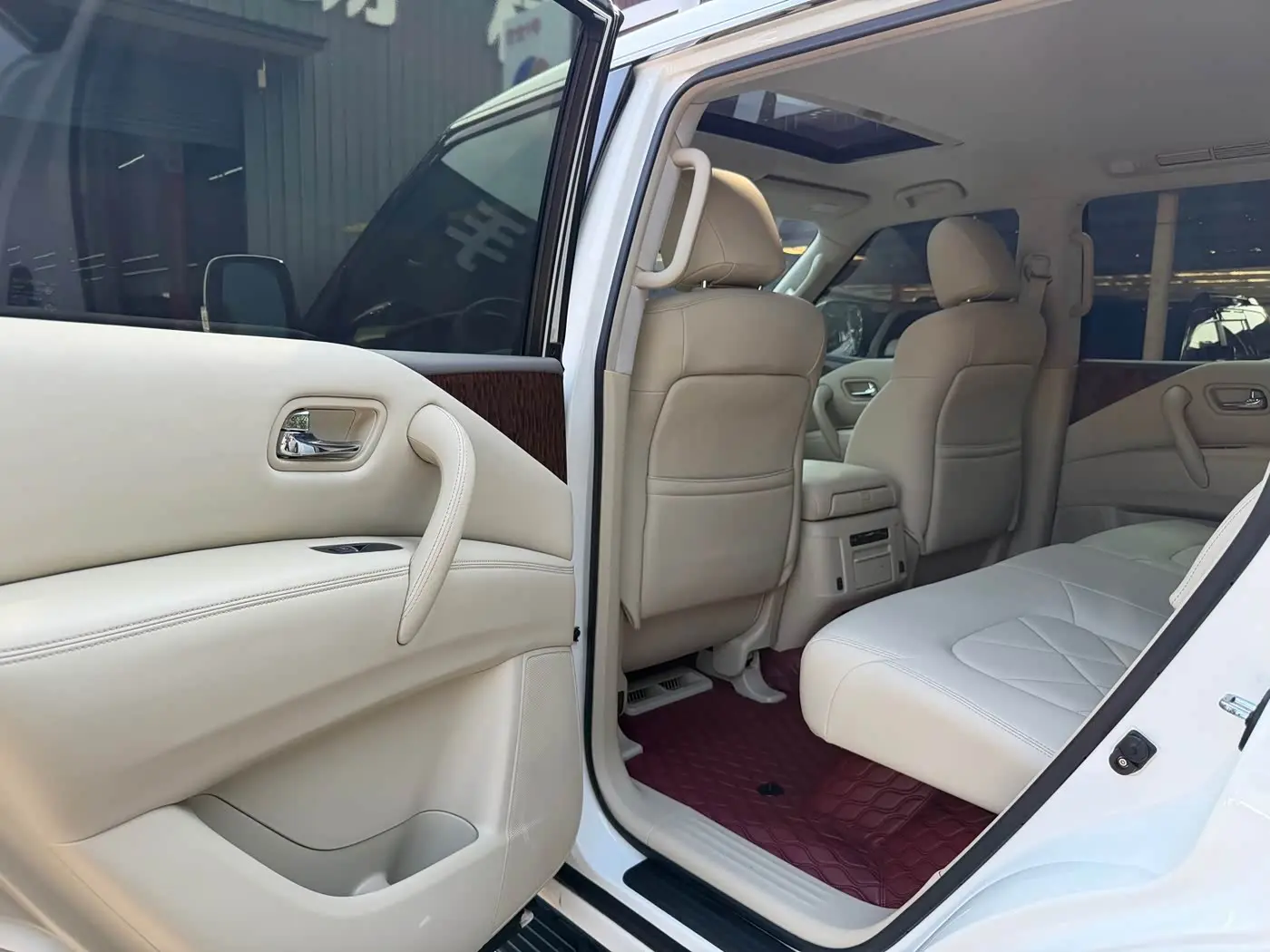 Nissan Patrol 2018 — Photo 10/15
