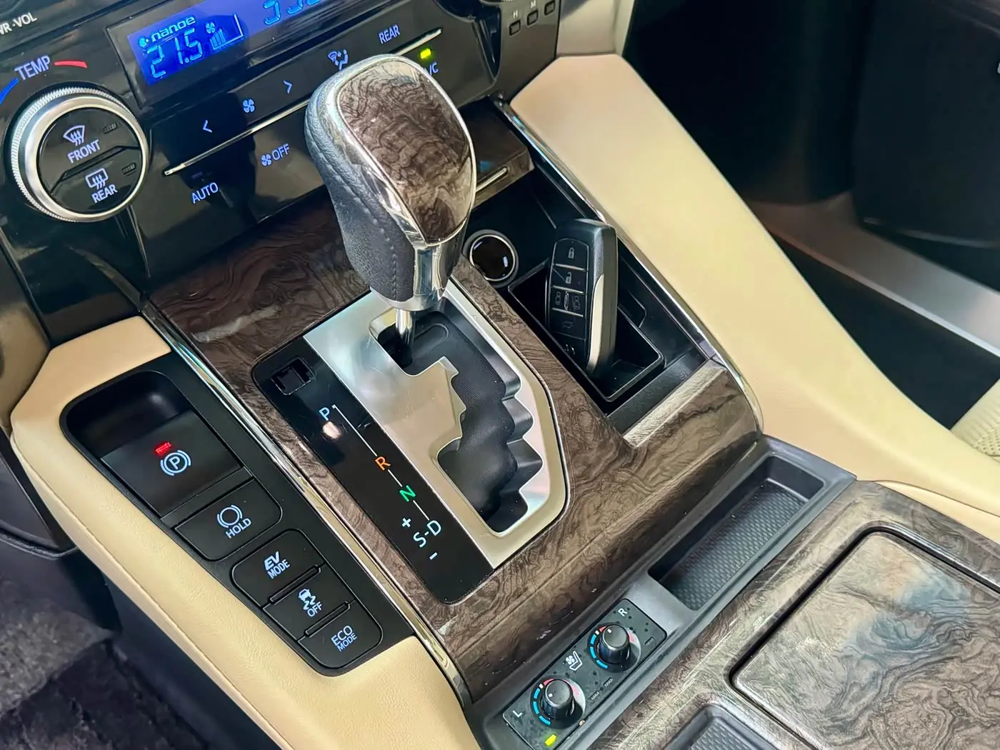Toyota Alphard 2020 — Şəkil 11/13