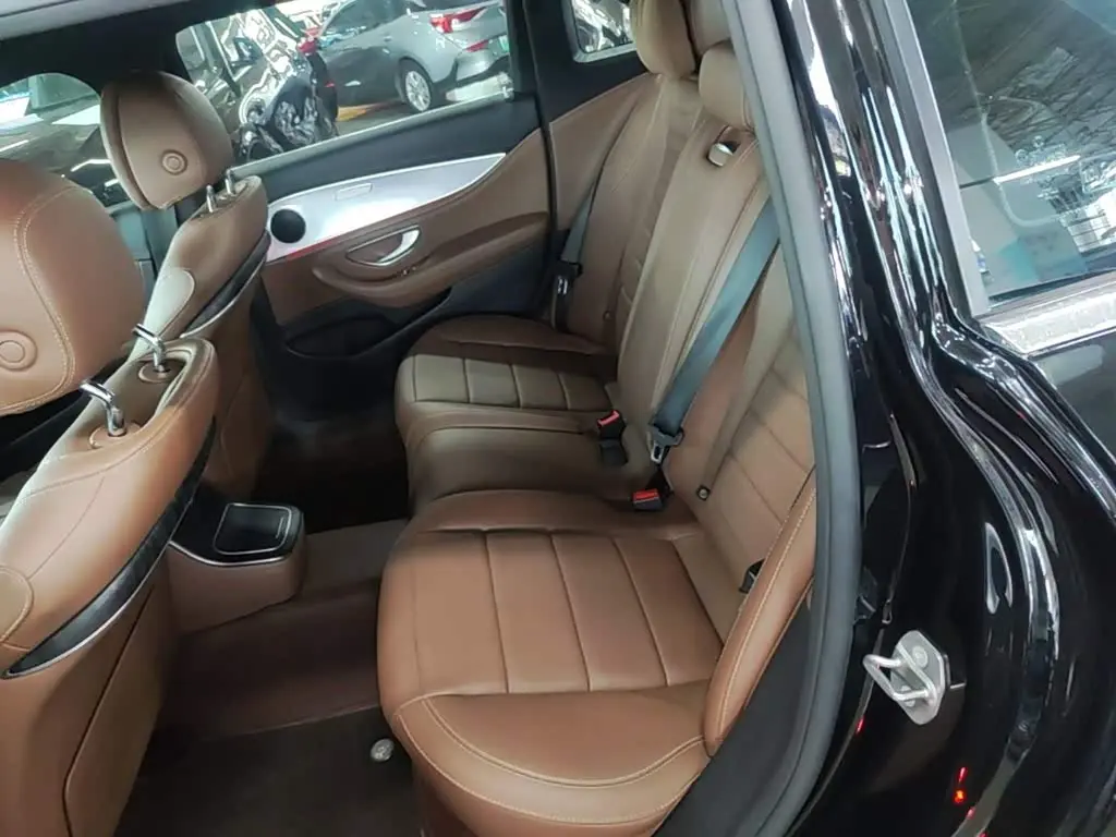 Mercedes-Benz E-Class 2023 — Şəkil 17/20