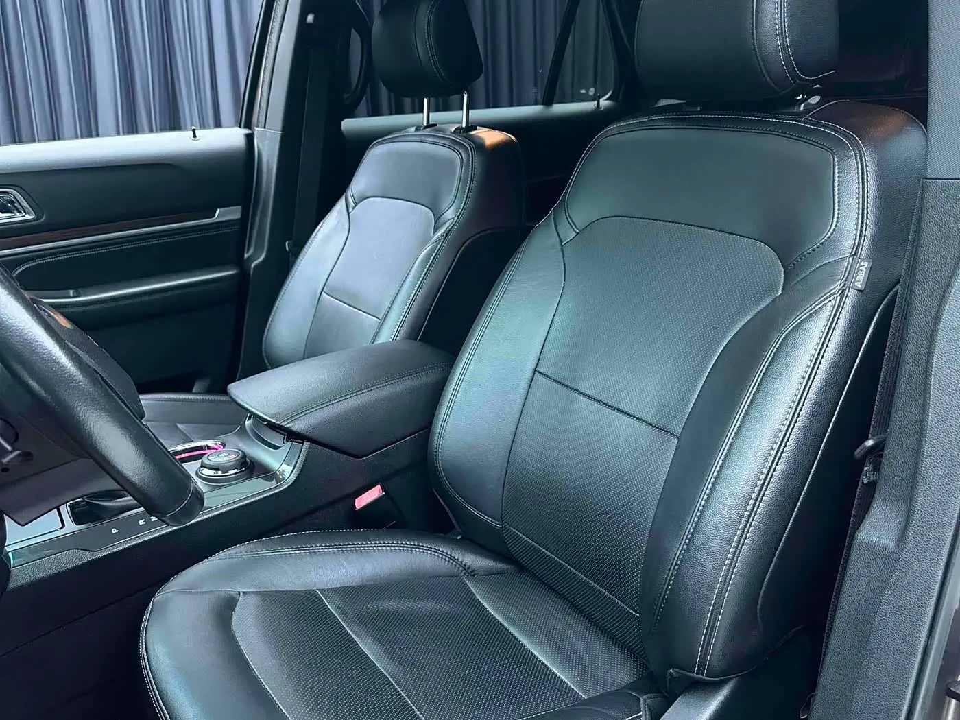 Ford Explorer 2016 — Photo 3/15