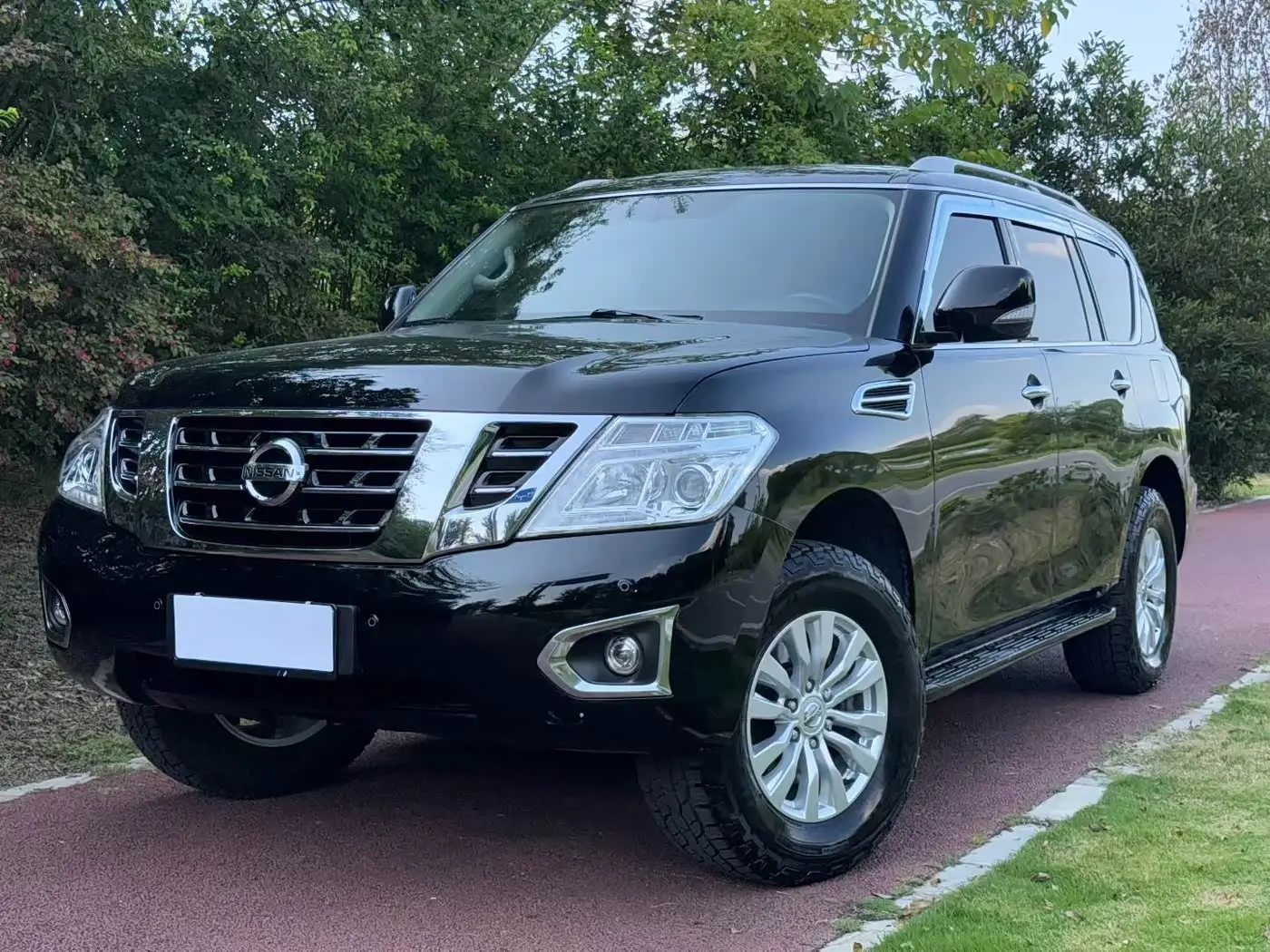 Nissan Patrol 2019 — Photo 1/9