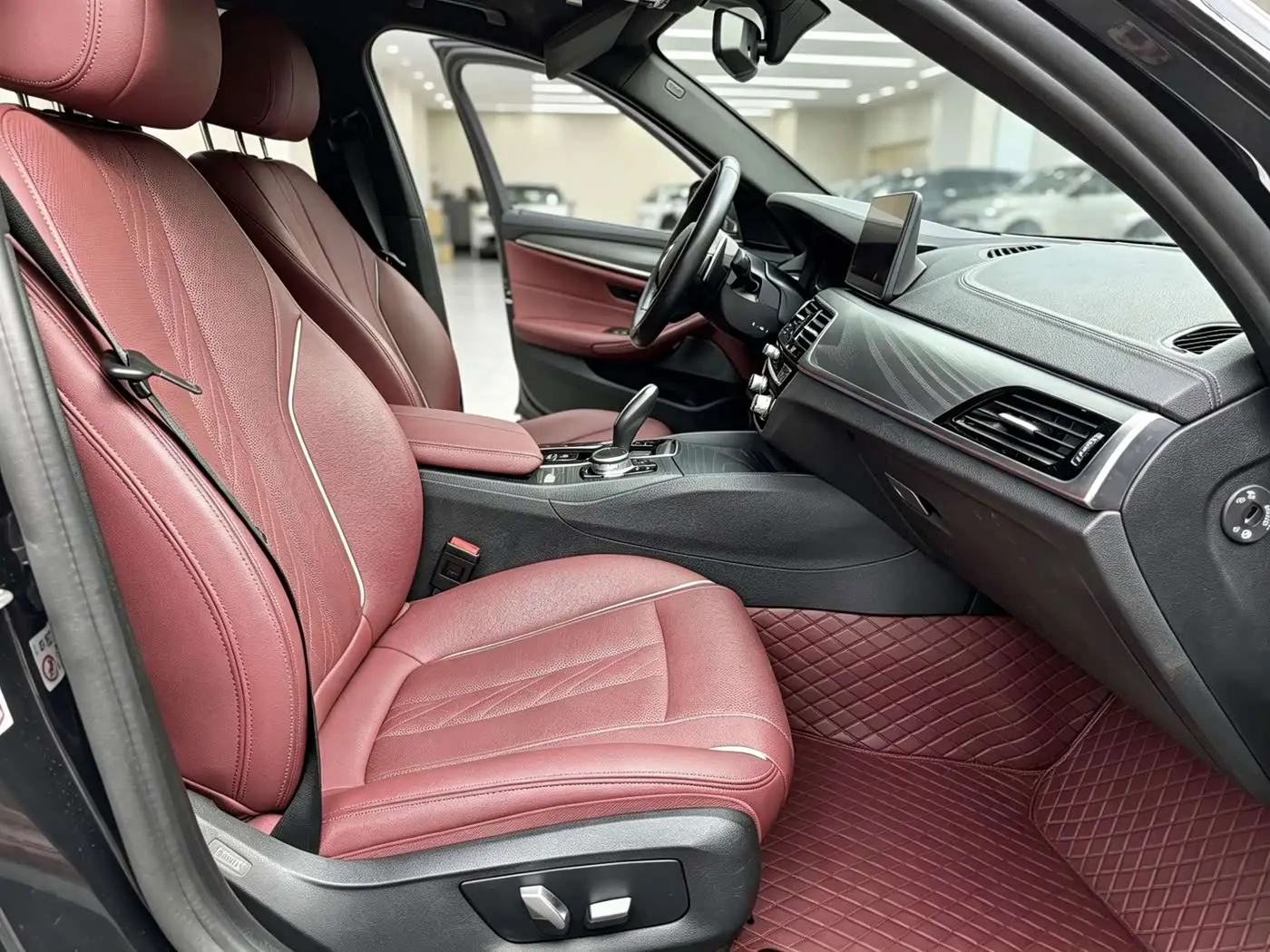 BMW 5 Series 2023 — Şəkil 15/16