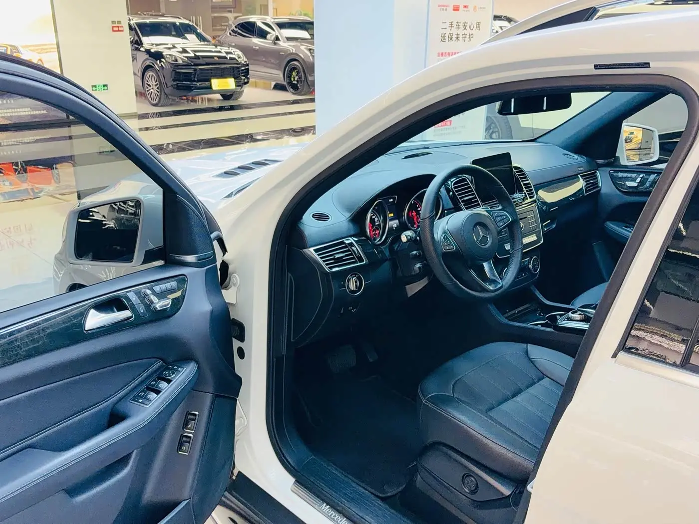 Mercedes-Benz GLS 2018 — Photo 7/20
