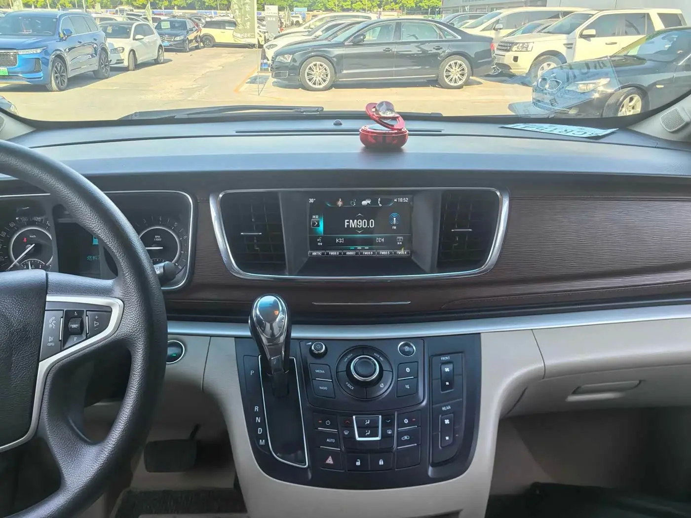 Buick GL8 2019 — Photo 11/19