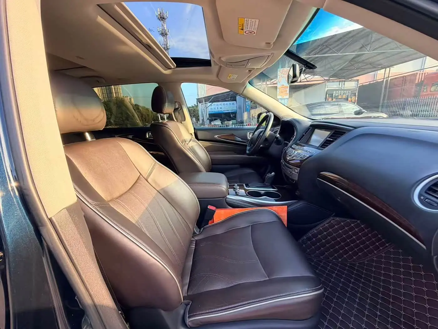 Infiniti QX60 2021 — Photo 13/13