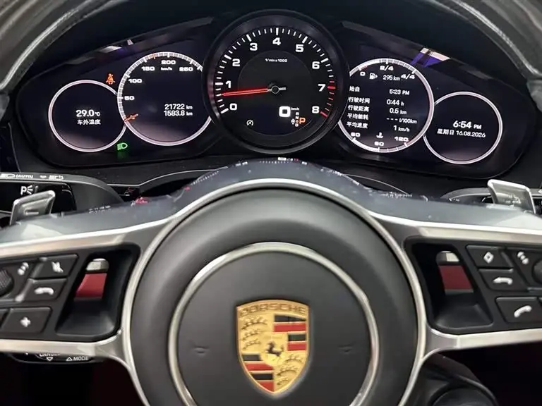 Porsche Cayenne 2023 — Photo 14/17
