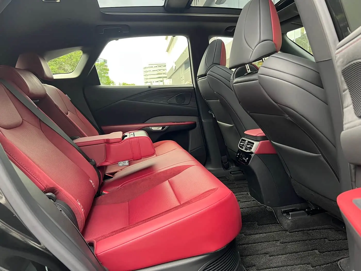 Lexus RX 2023 — ფოტო 10/19