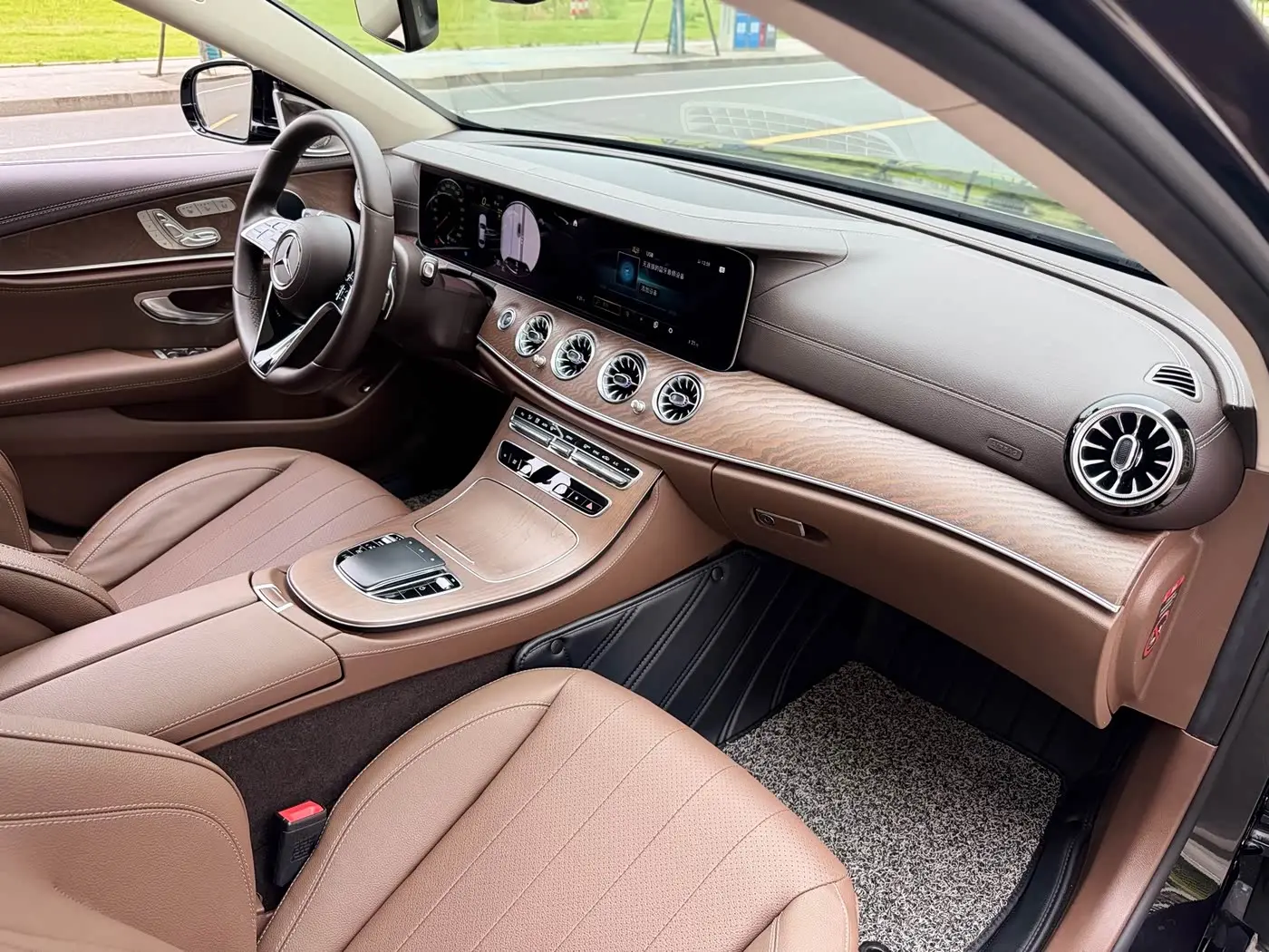 Mercedes-Benz E-Class 2023 — Фото 12/15