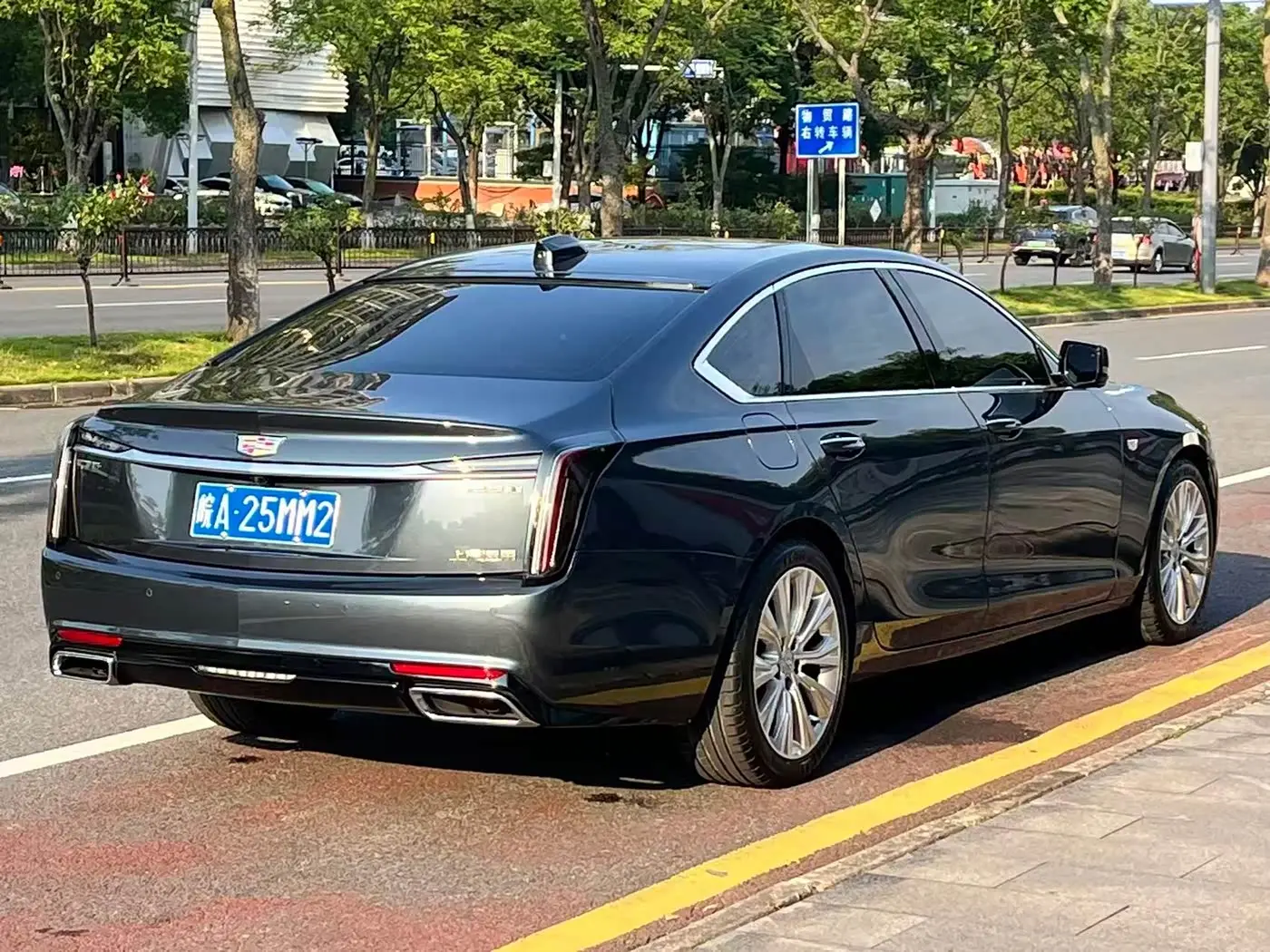 Cadillac CT6 2023 — Фото 9/15