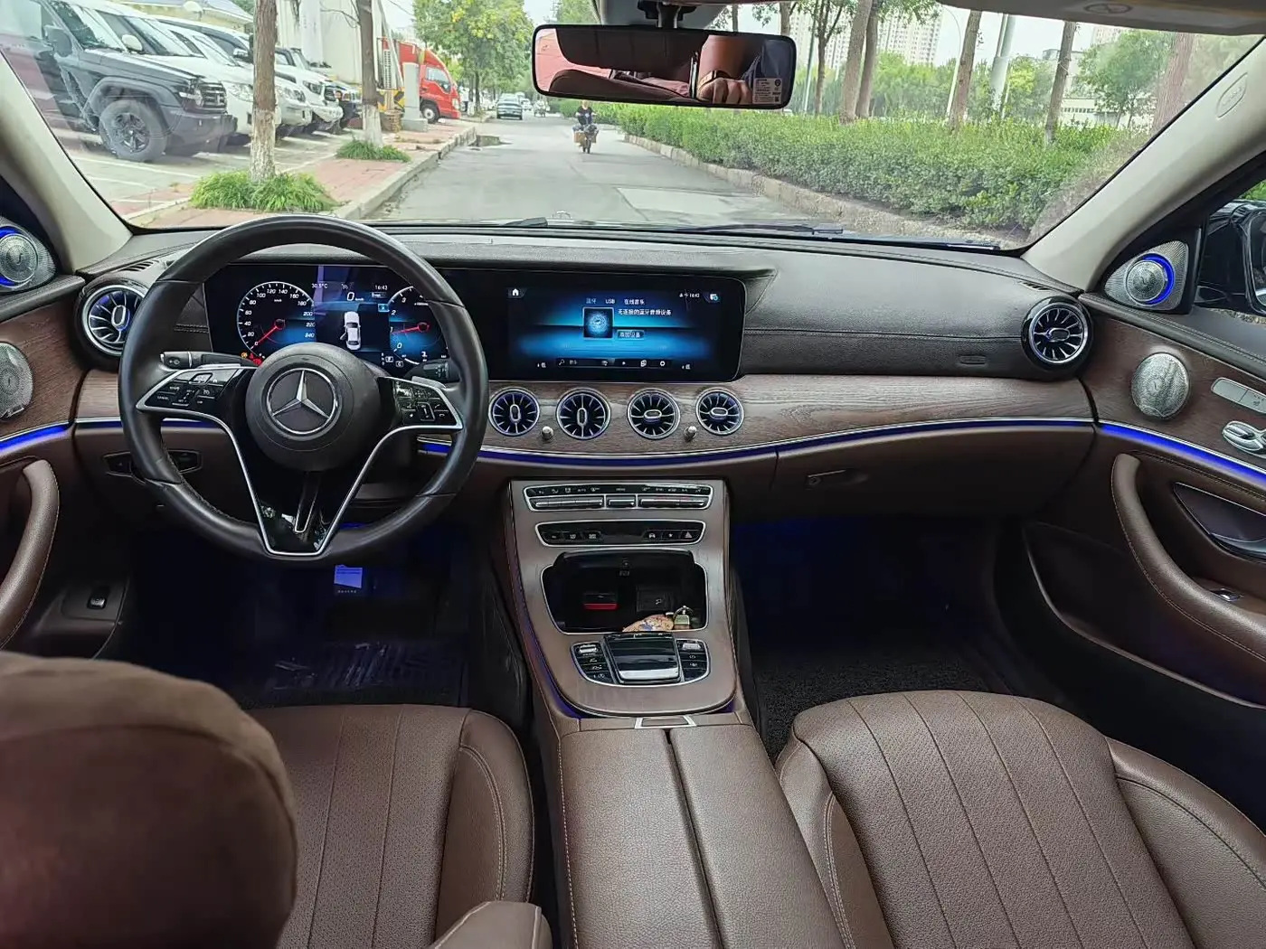 Mercedes-Benz E-Class 2023 — Фото 6/9