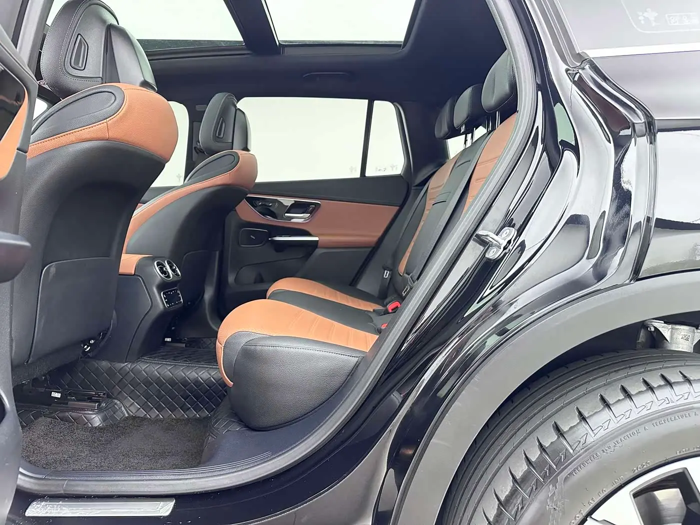 Mercedes-Benz GLC 2023 — Şəkil 4/16