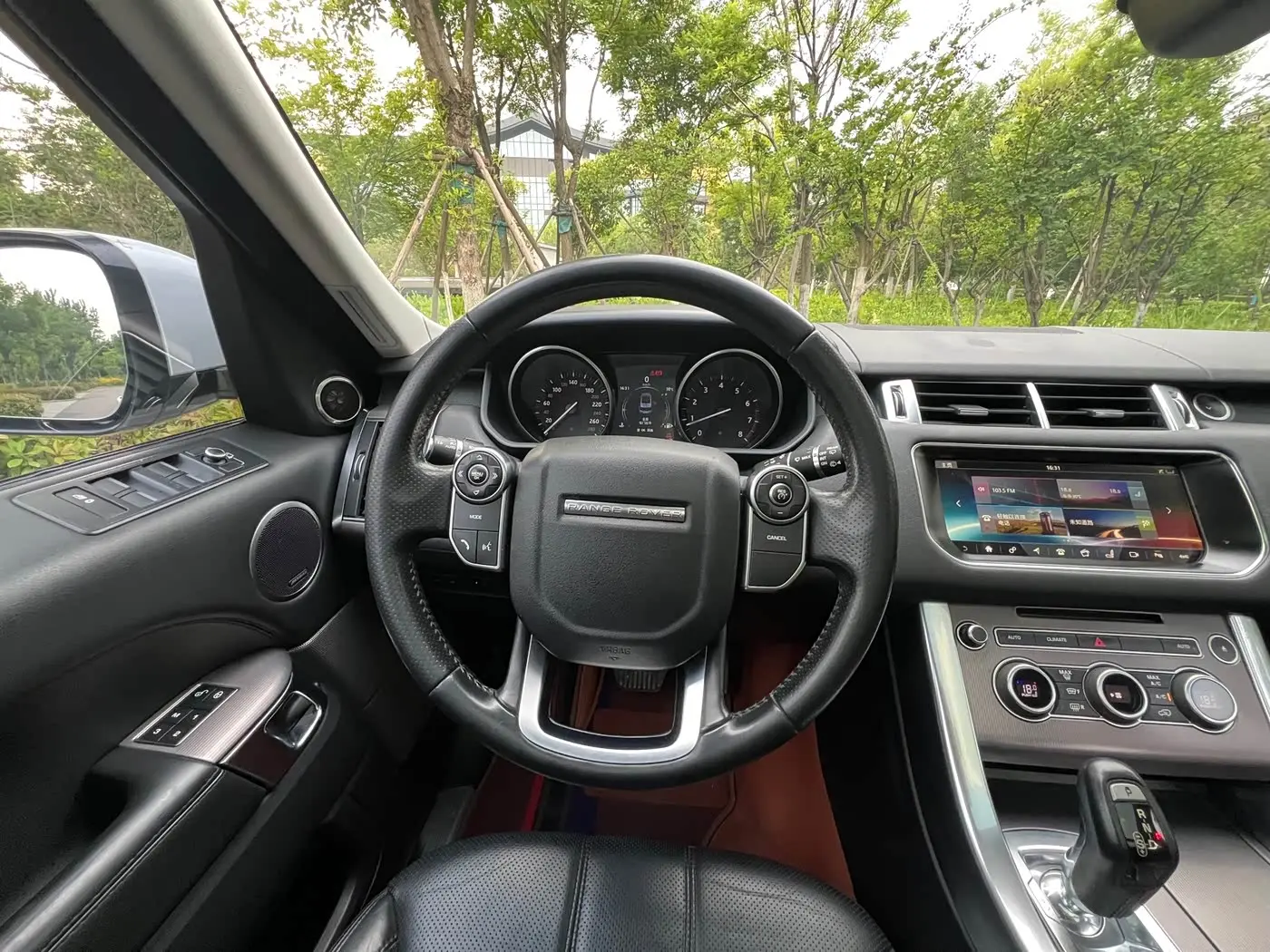 Land Rover Range Rover Sport 2017 — Photo 12/16