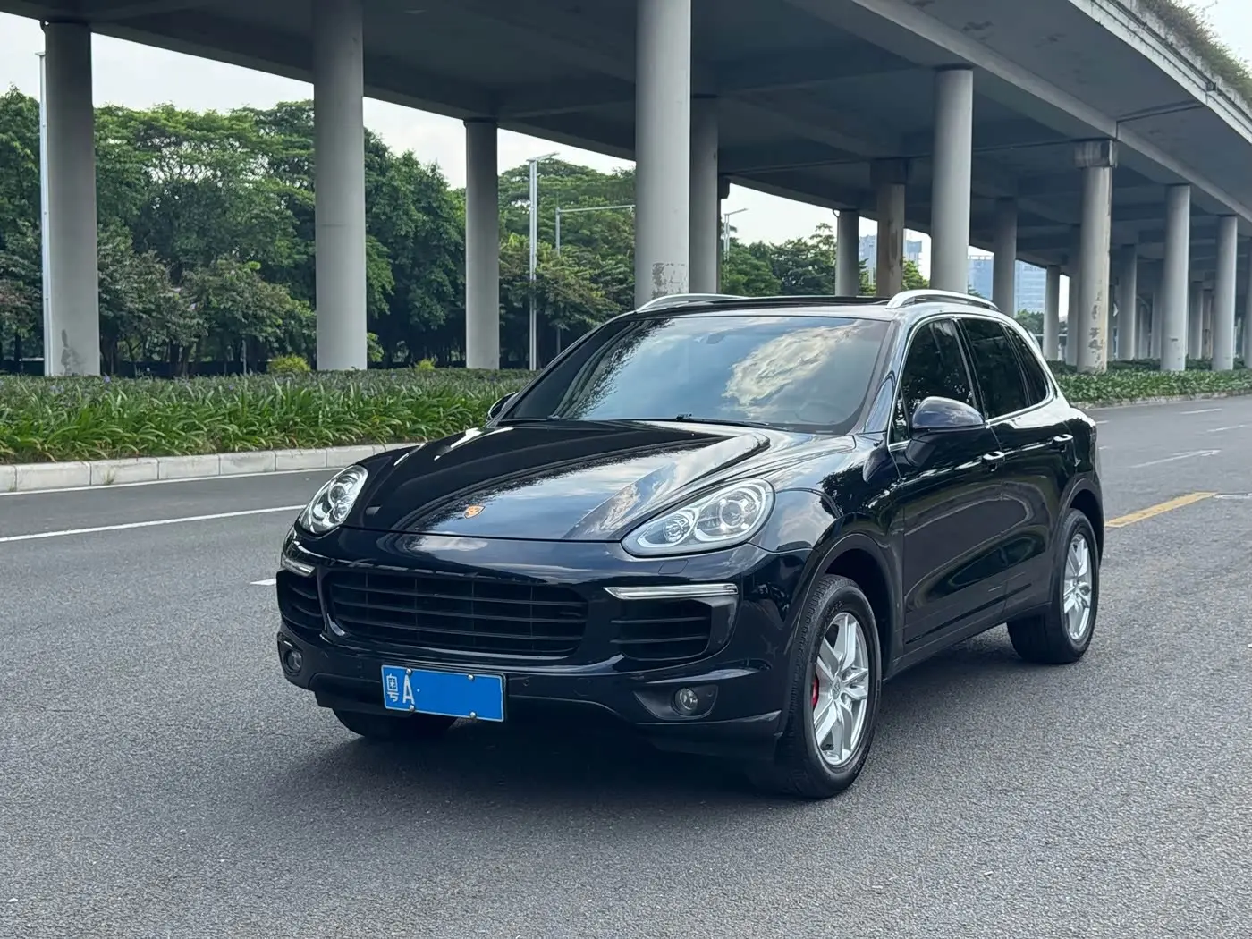 Porsche Cayenne 2016 — Фото 1/13