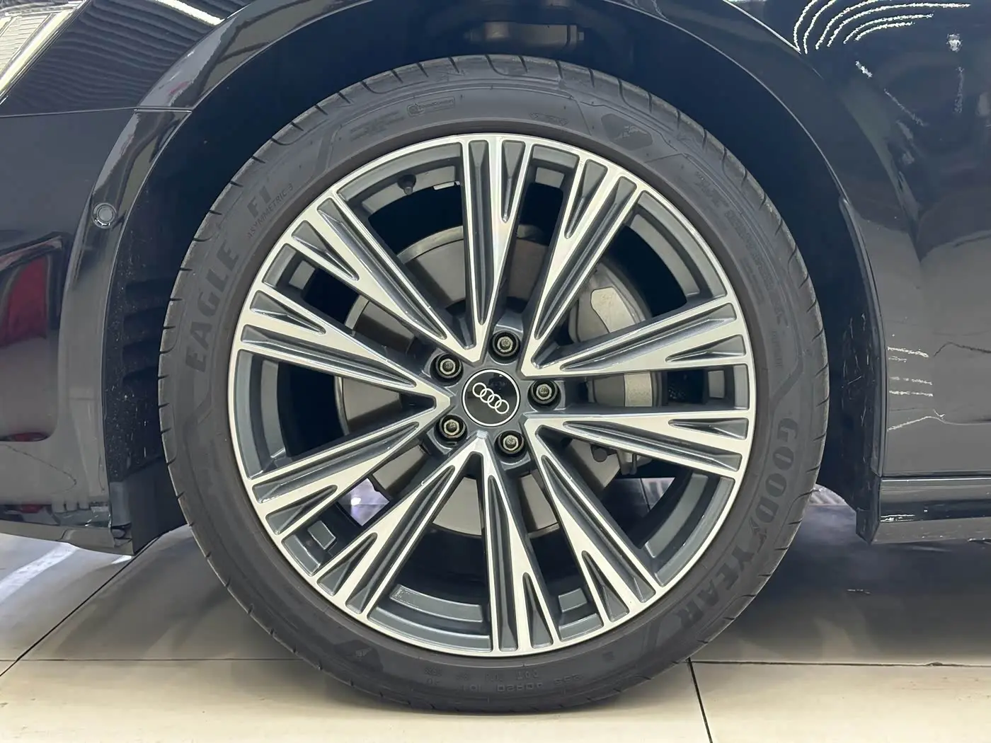 Audi A6L 2025 — Photo 5/20