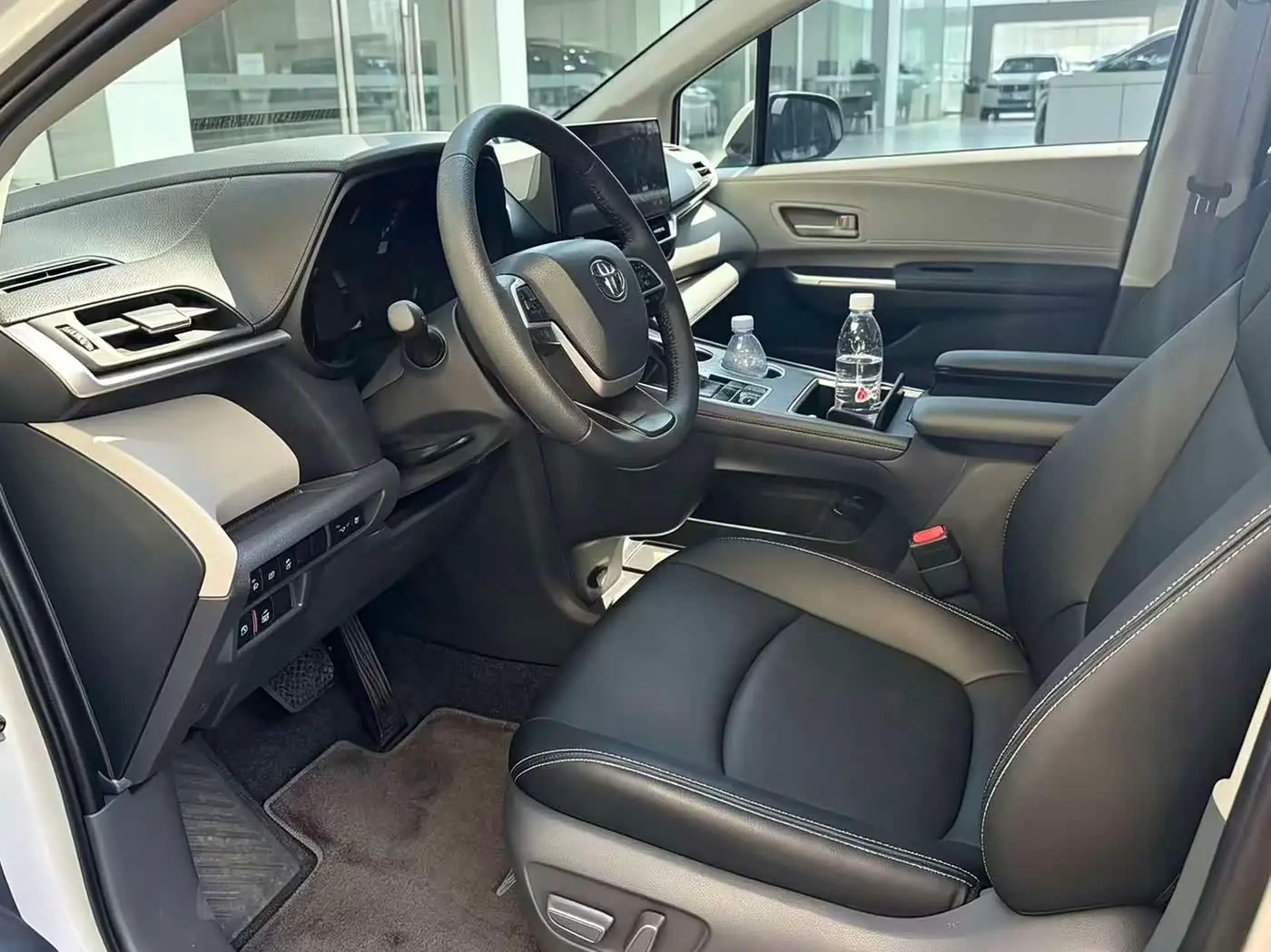Toyota Sienna 2026 — Photo 8/9