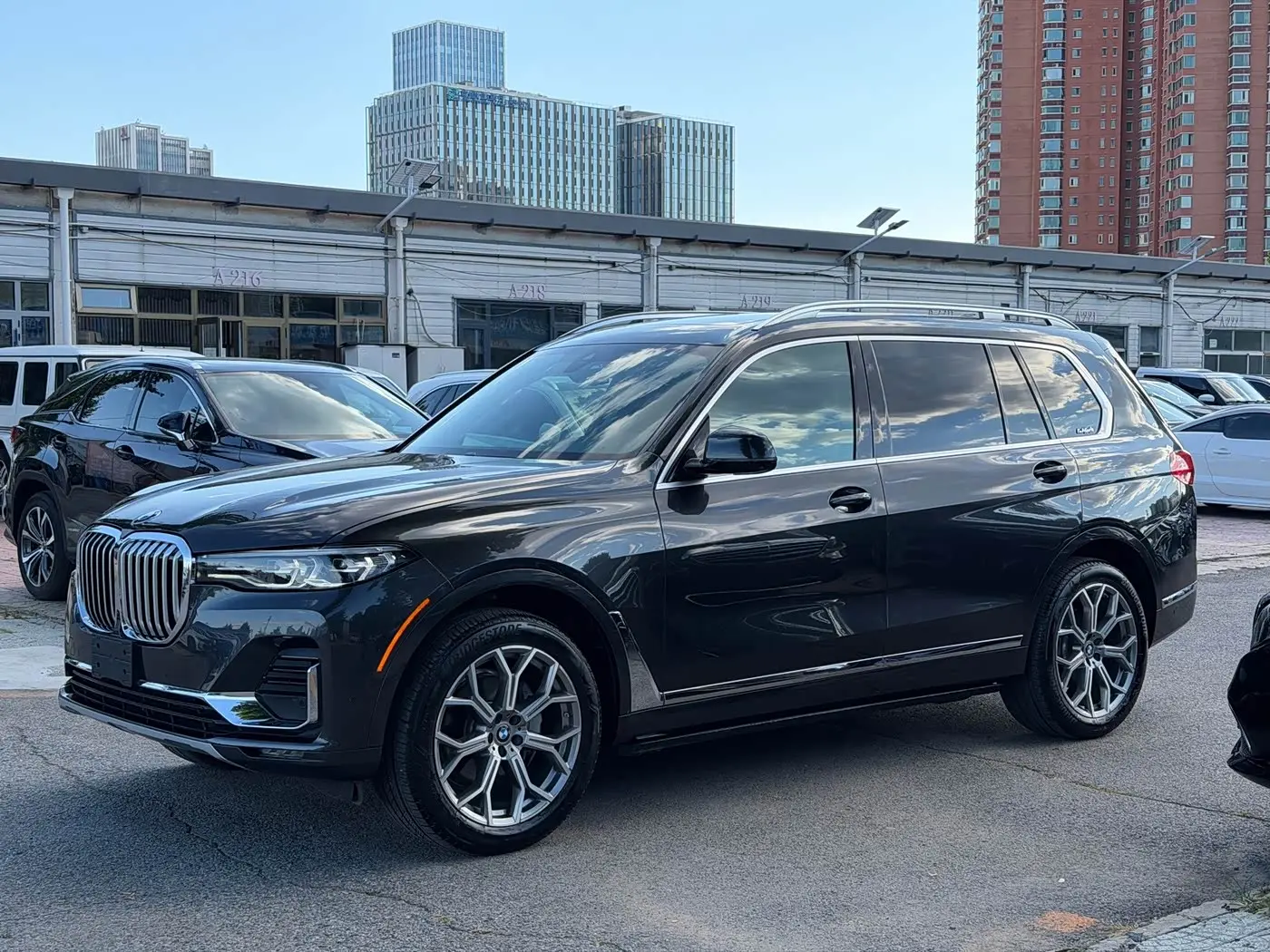 BMW X7 2020 — Фото 1/18