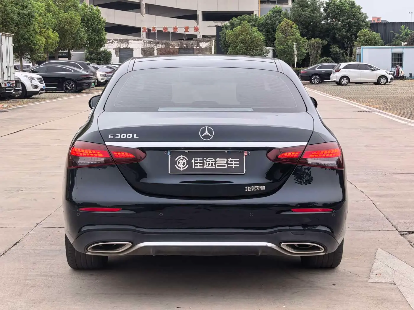 Mercedes-Benz E-Class 2023 — Photo 15/17