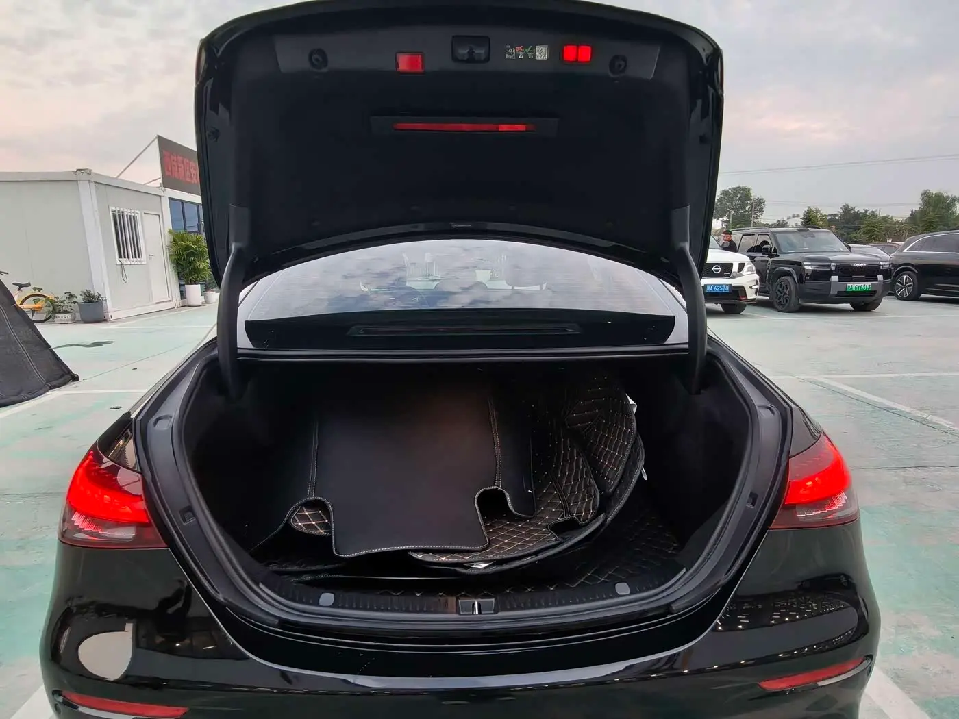 Mercedes-Benz E-Class 2023 — Фото 17/20