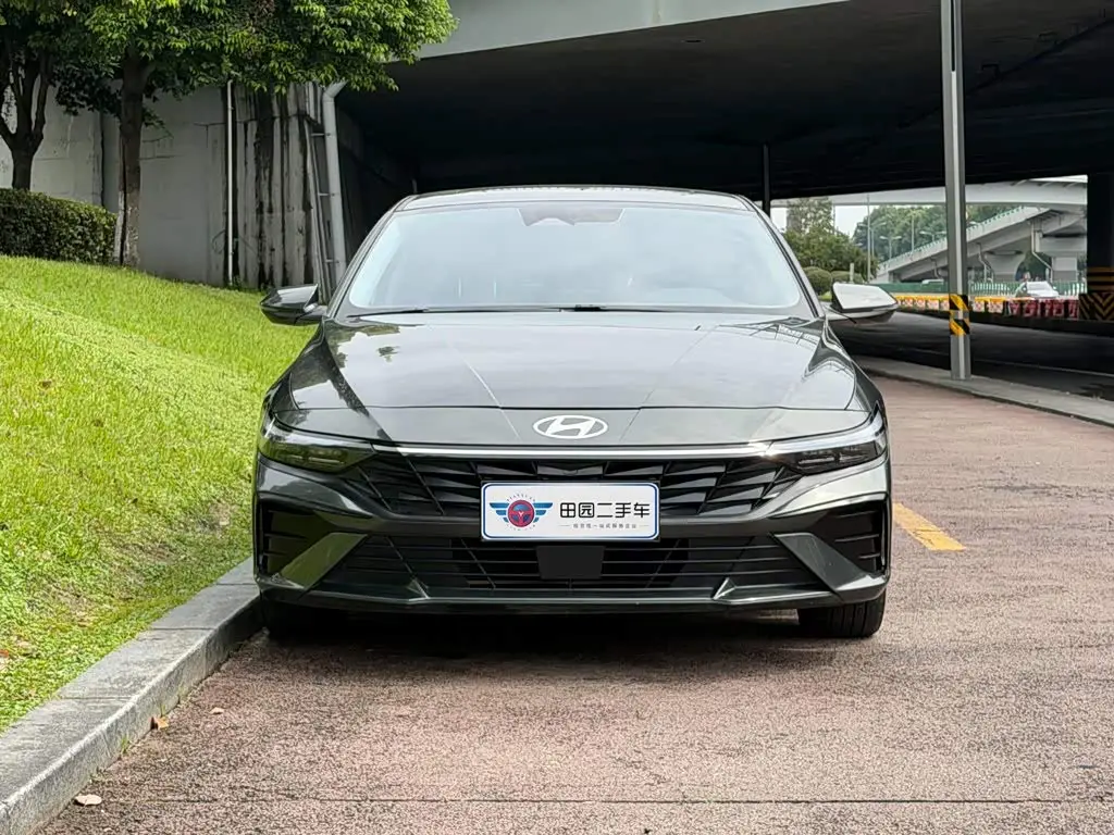 Hyundai Elantra 2025 — Photo 2/14