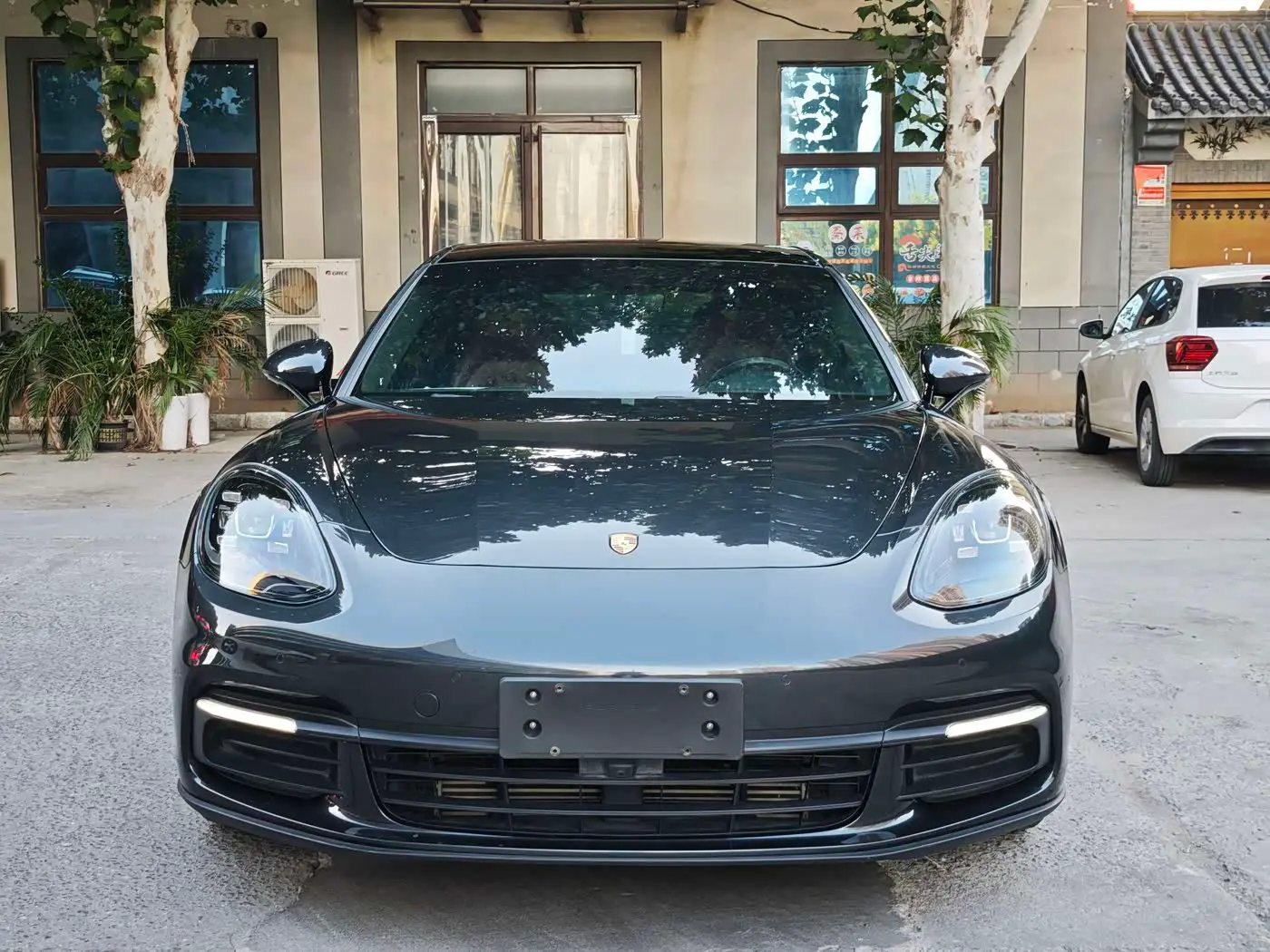Porsche Panamera 2018 — Photo 2/11