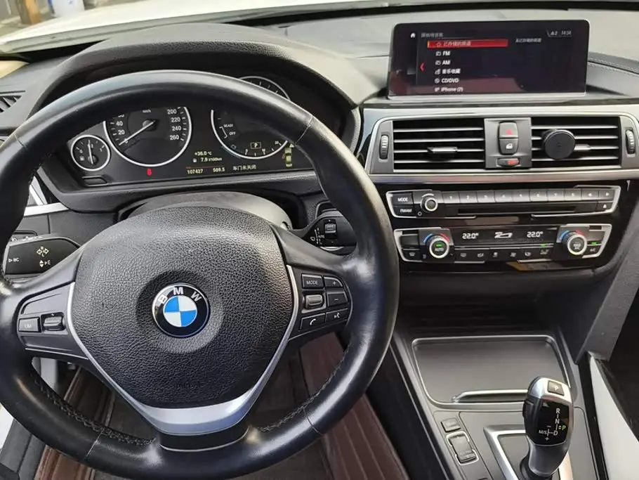 BMW 3 Series 2019 — Фото 12/16