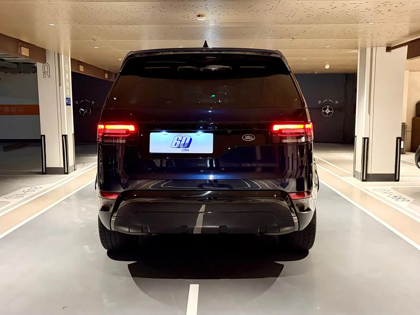 Land Rover Discovery 2018 — Photo 9/20