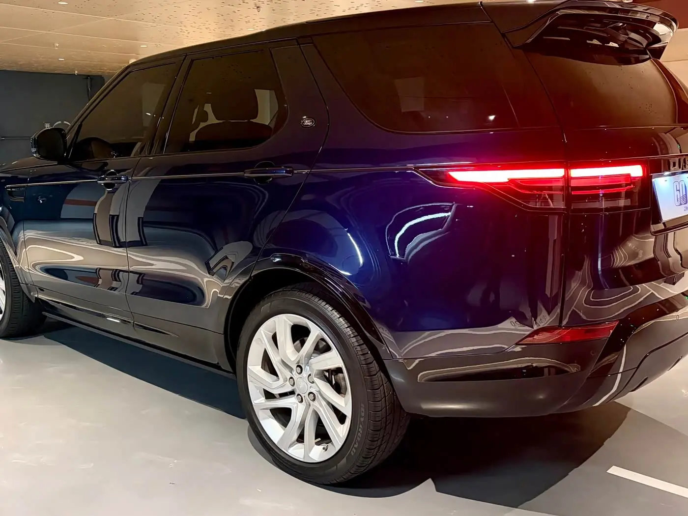 Land Rover Discovery 2018 — Photo 13/20