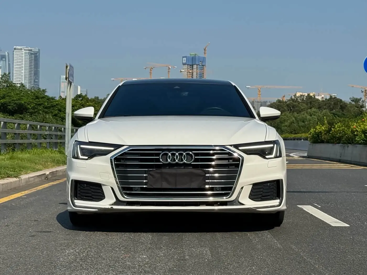Audi A6L 2021 — Photo 2/15