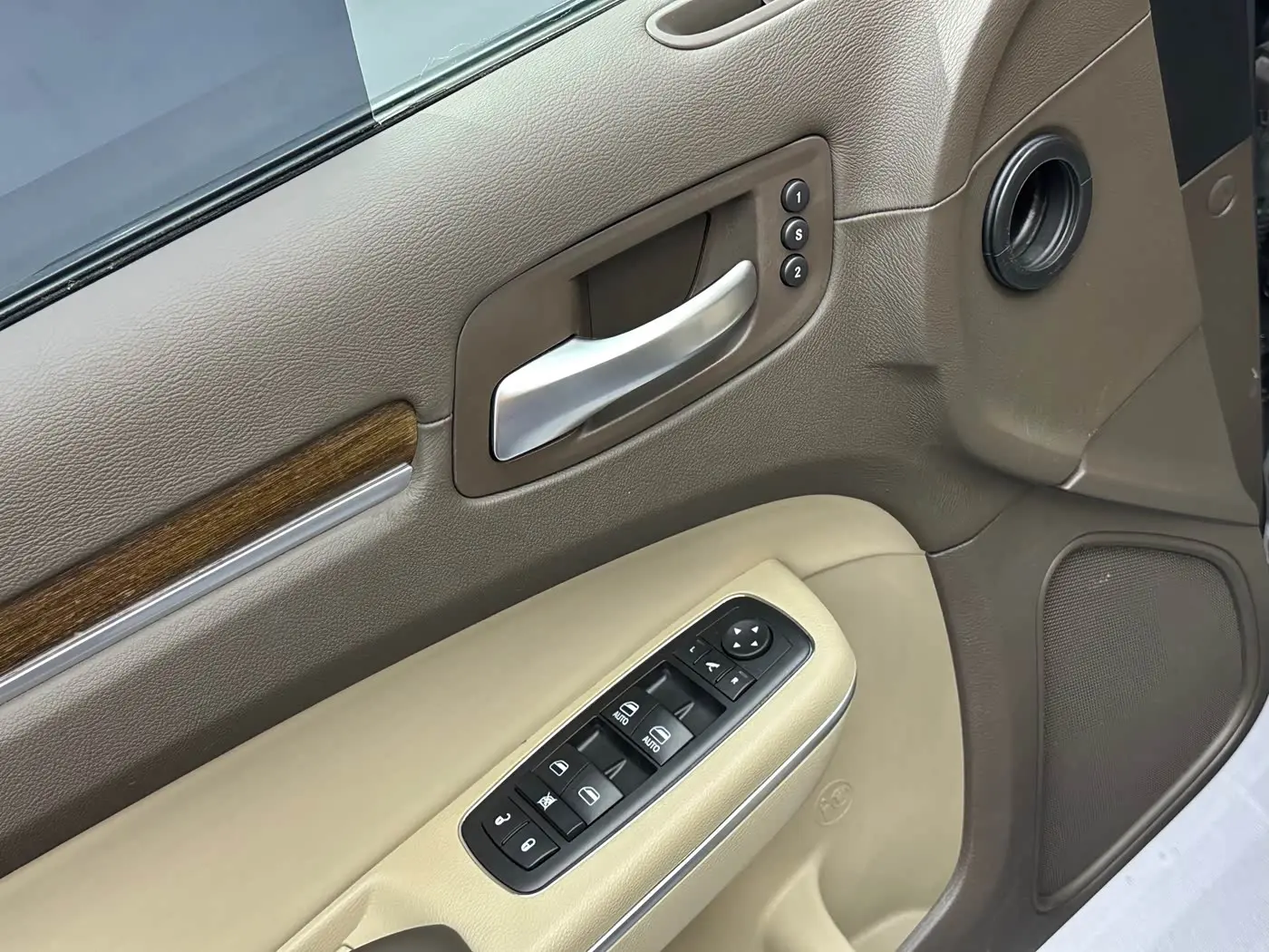 Chrysler 300C 2013 — Şəkil 9/20