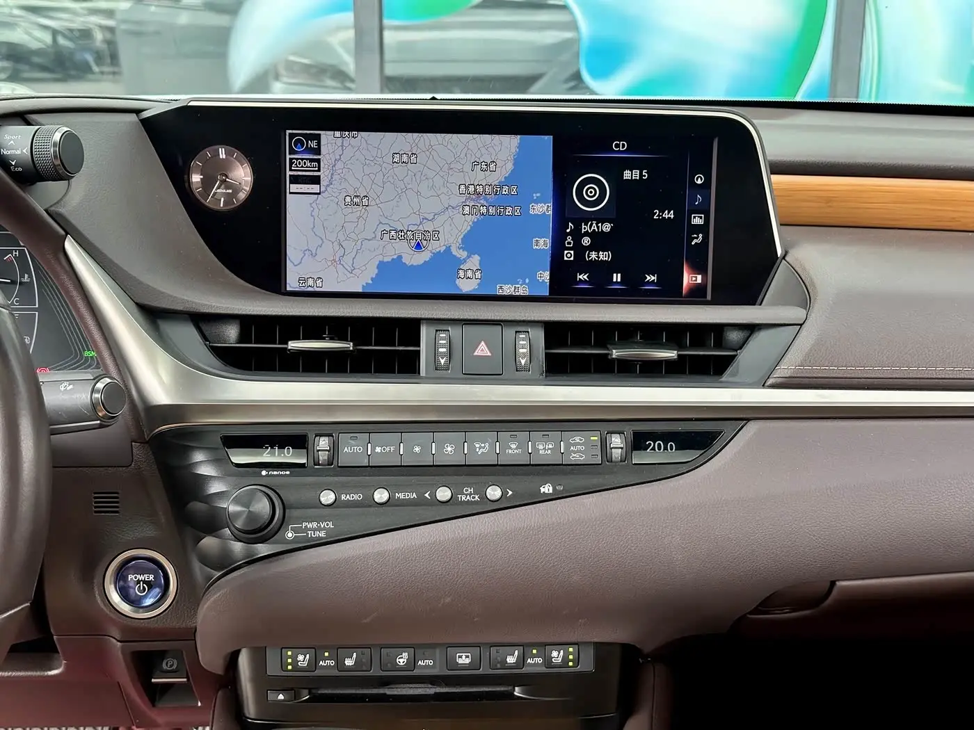 Lexus ES 2019 — Photo 14/20