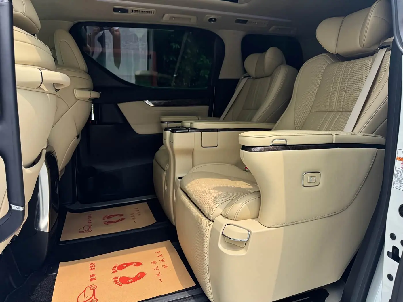 Toyota Alphard 2020 — Photo 18/18