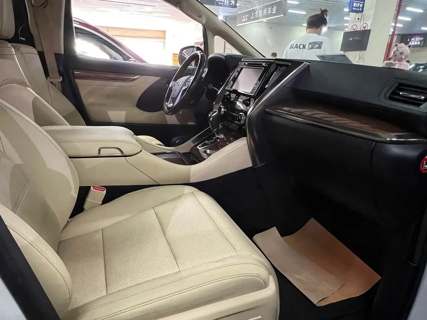 Toyota Alphard 2017 — Фото 11/14